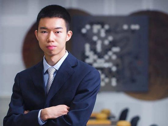 启幕仪式后,现场嘉宾共同观看了于当日正式上映的IMAX版影片《八佰》
